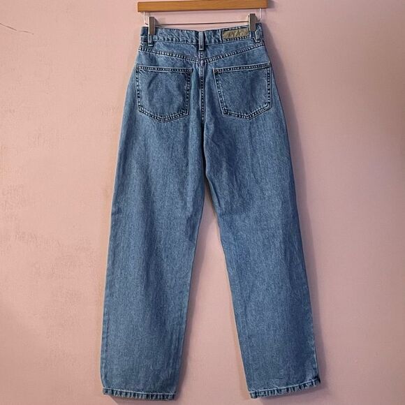 Cotton On Medium Wash Blue Ripped Knee Loose Straight Jean Size 4 EUC - Picture 3 of 11